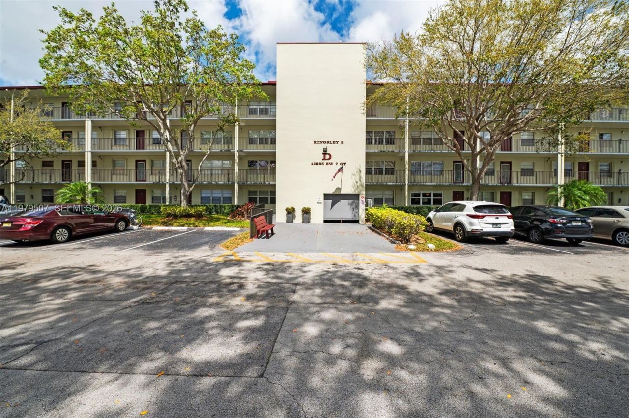 13255 SW 7th Ct, Unit 111D, Pembroke Pines, FL 33027 Photo