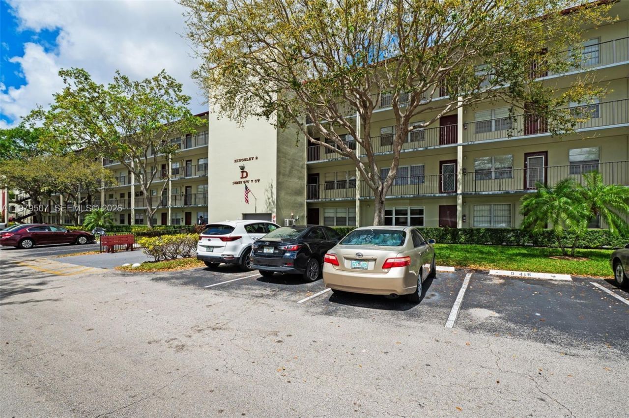 13255 SW 7th Ct, Unit 111D, Pembroke Pines, FL 33027 Photo