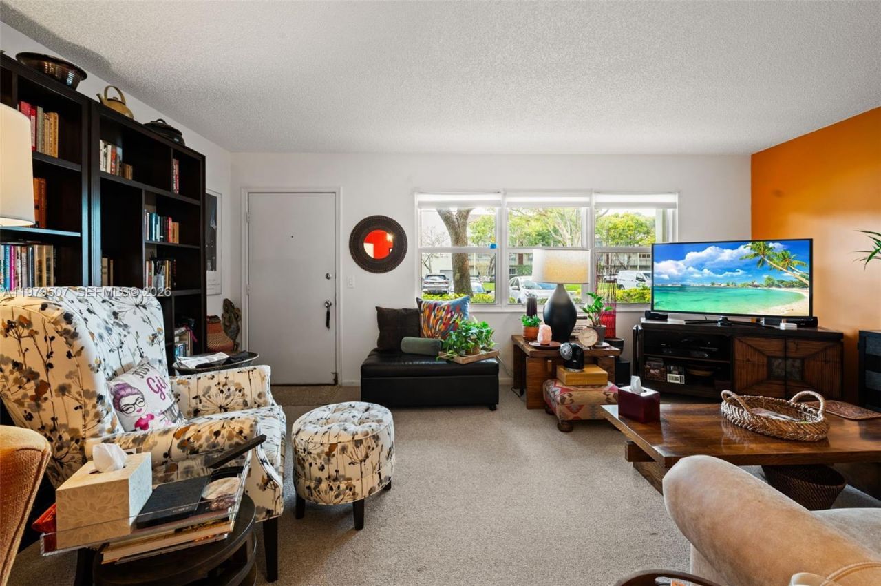 13255 SW 7th Ct, Unit 111D, Pembroke Pines, FL 33027 Photo