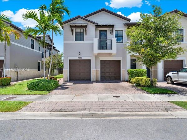 5880 NW 104th Path , Doral, FL 33178