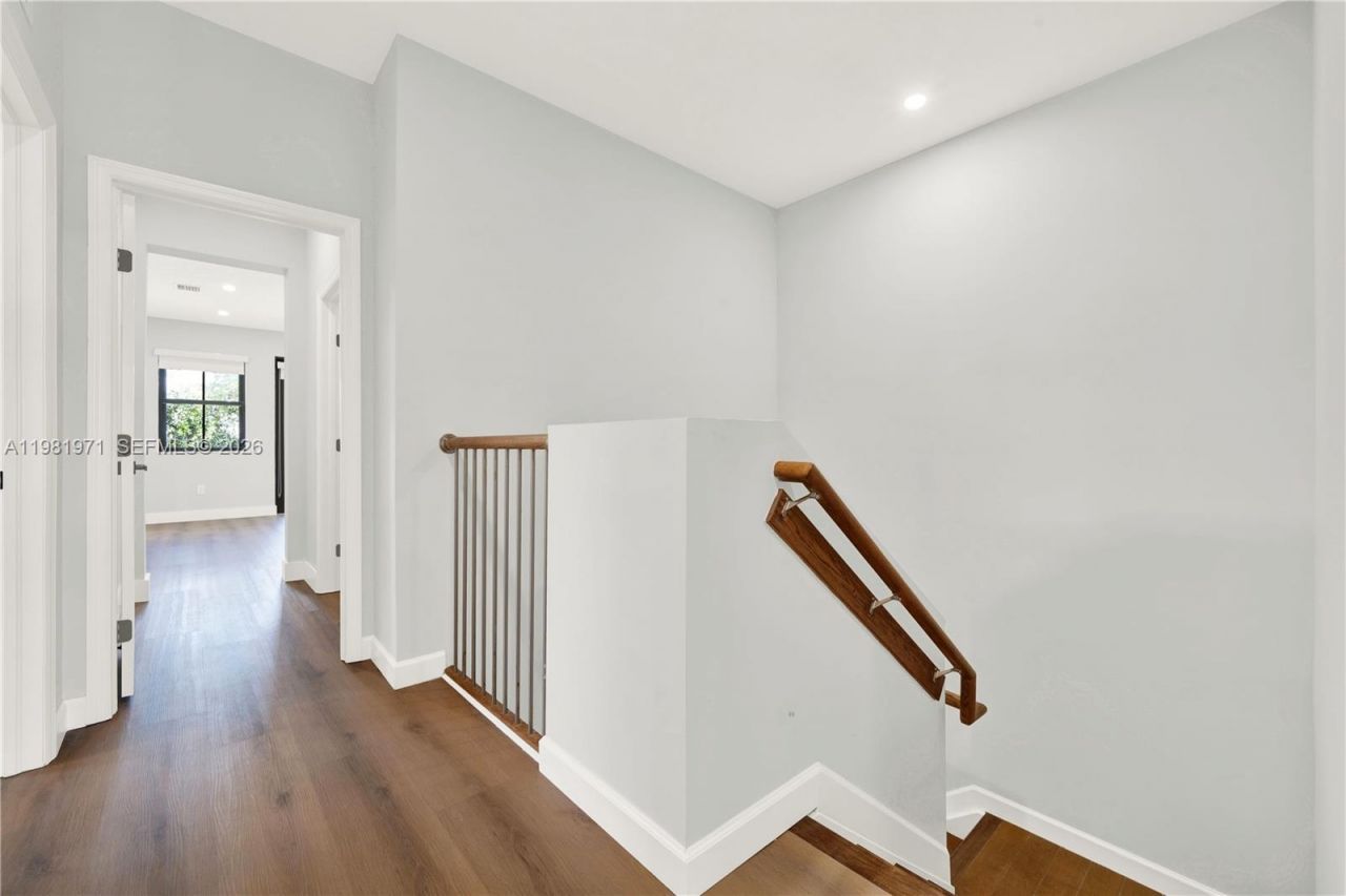 5880 NW 104th Path , Doral, FL 33178 Photo