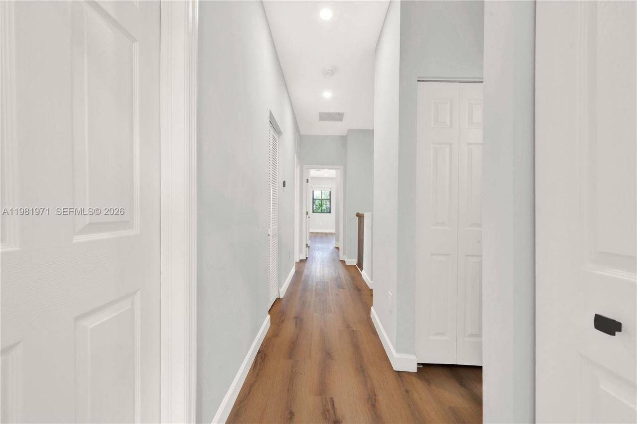 5880 NW 104th Path , Doral, FL 33178 Photo