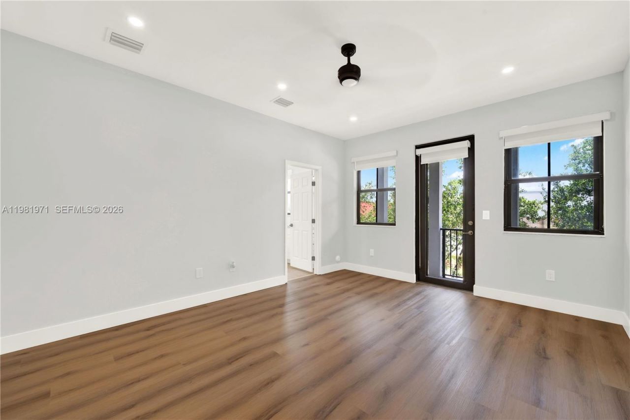 5880 NW 104th Path , Doral, FL 33178 Photo