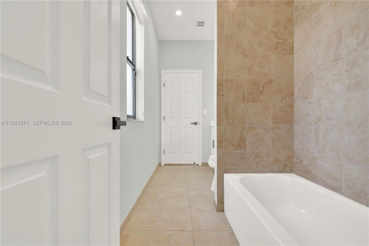 5880 NW 104th Path , Doral, FL 33178 Photo