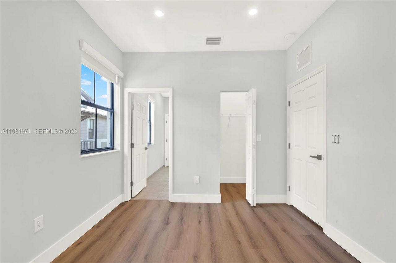 5880 NW 104th Path , Doral, FL 33178 Photo