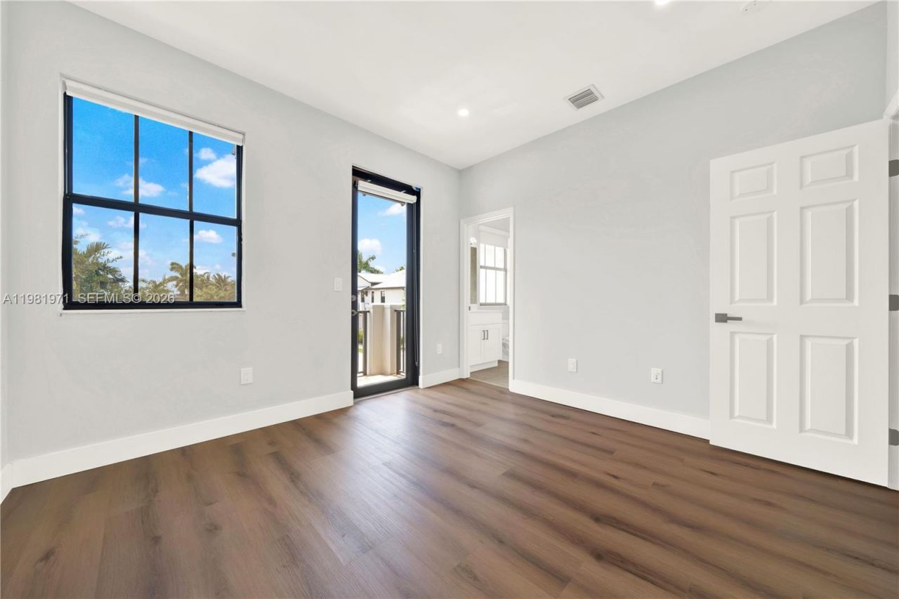 5880 NW 104th Path , Doral, FL 33178 Photo