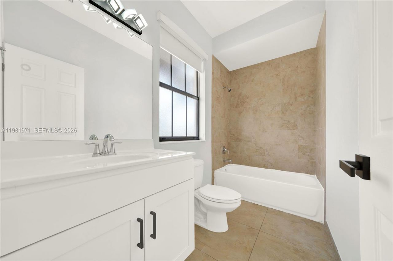 5880 NW 104th Path , Doral, FL 33178 Photo