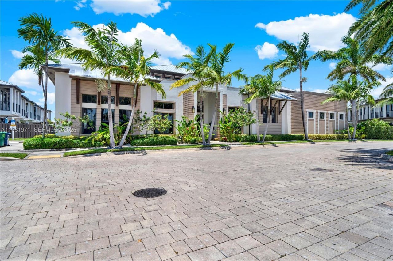 5880 NW 104th Path , Doral, FL 33178 Photo