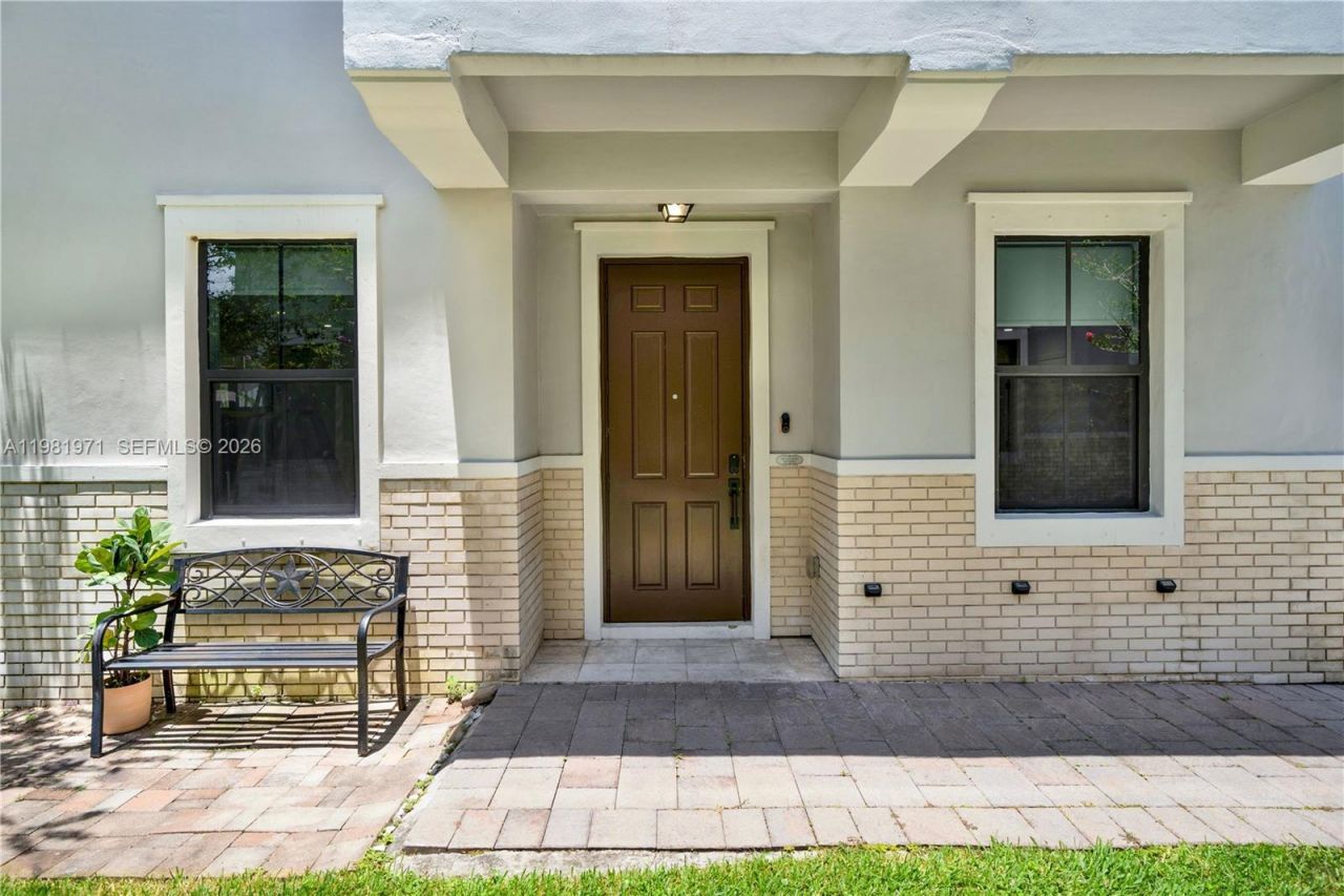 5880 NW 104th Path , Doral, FL 33178 Photo