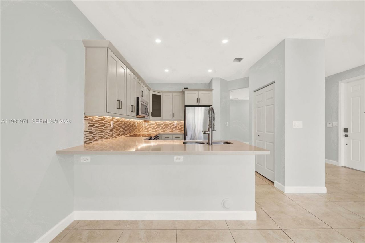 5880 NW 104th Path , Doral, FL 33178 Photo