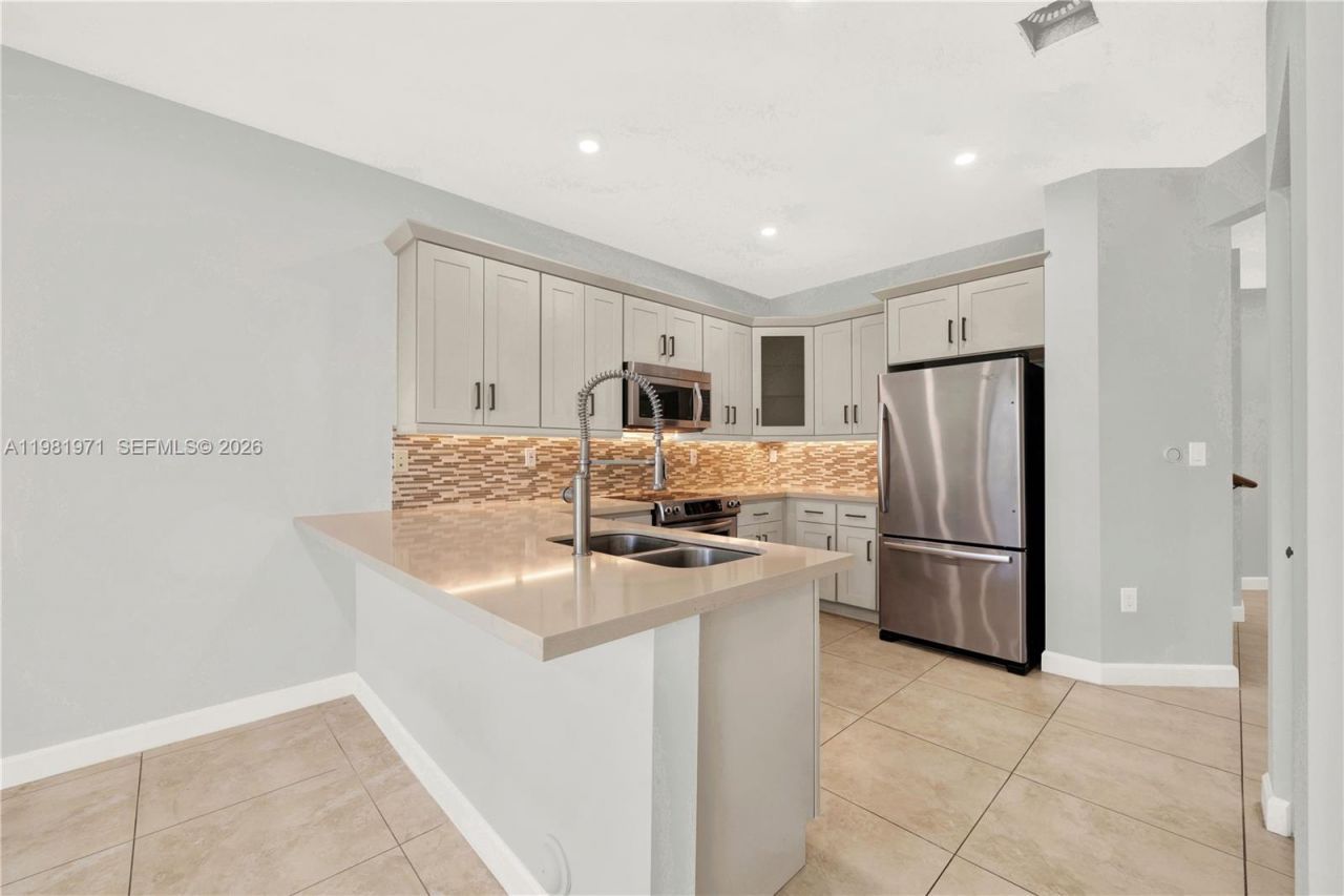 5880 NW 104th Path , Doral, FL 33178 Photo