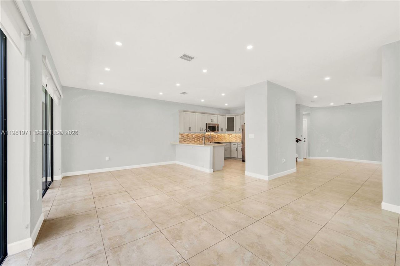 5880 NW 104th Path , Doral, FL 33178 Photo