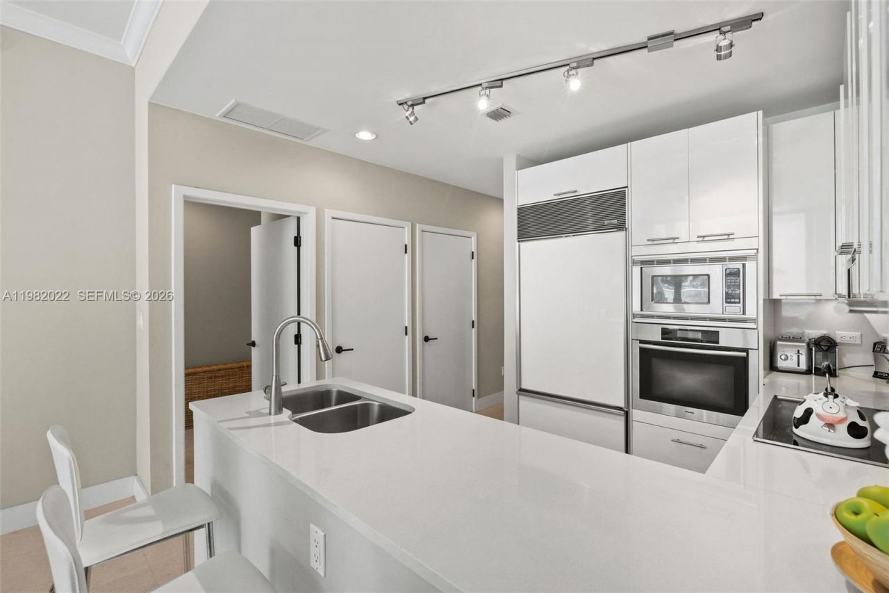 6799 Collins Ave , Unit 209, Miami Beach, FL 33141 Photo