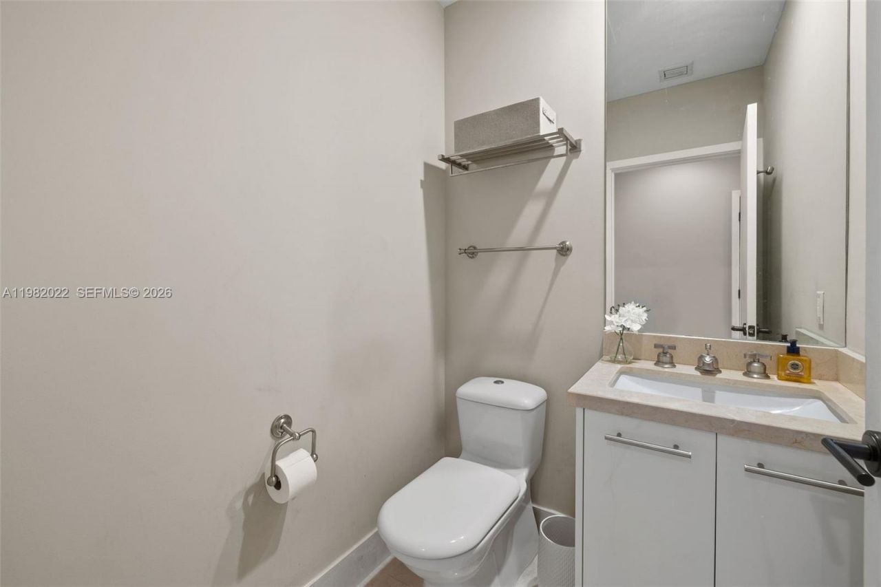 6799 Collins Ave , Unit 209, Miami Beach, FL 33141 Photo