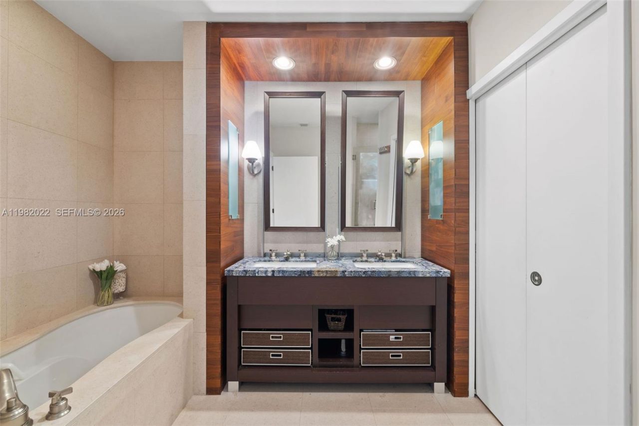 6799 Collins Ave , Unit 209, Miami Beach, FL 33141 Photo