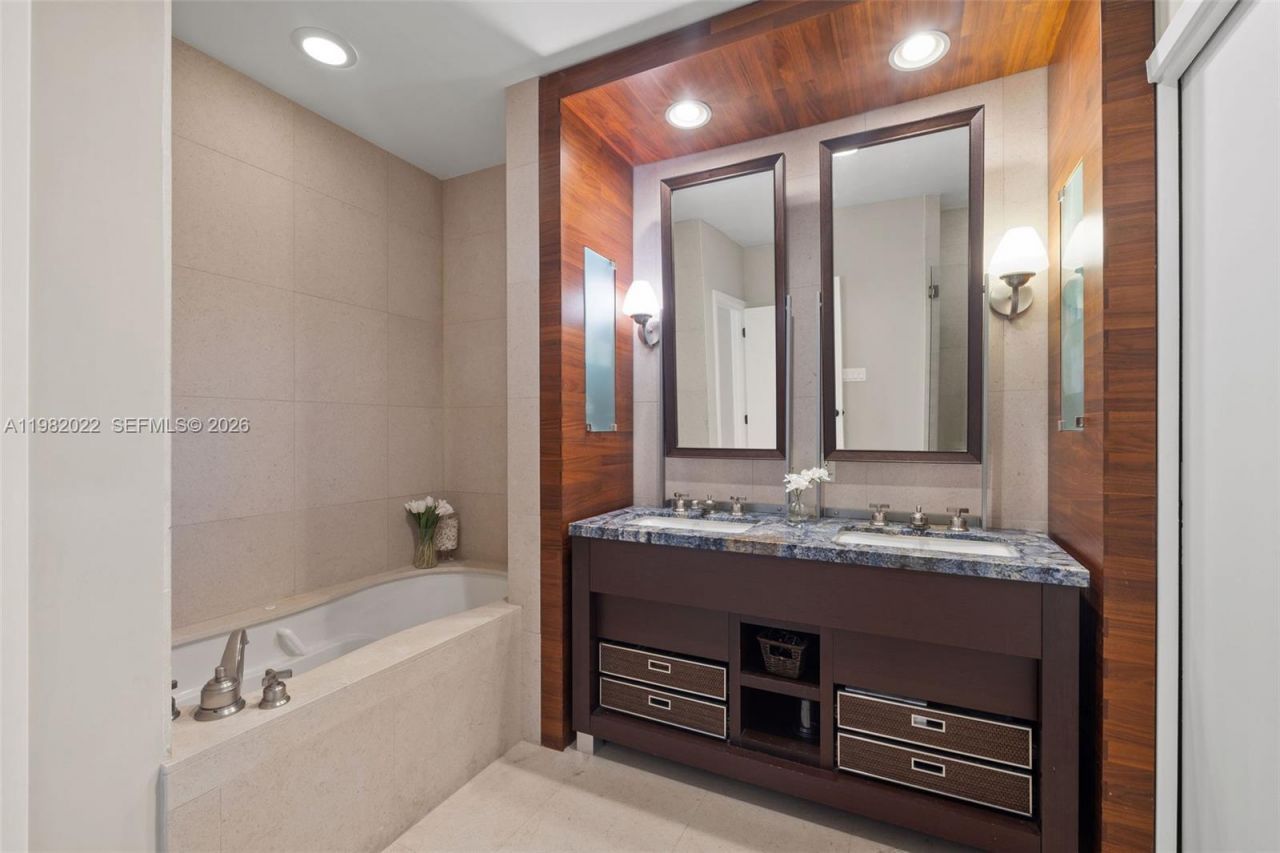 6799 Collins Ave , Unit 209, Miami Beach, FL 33141 Photo