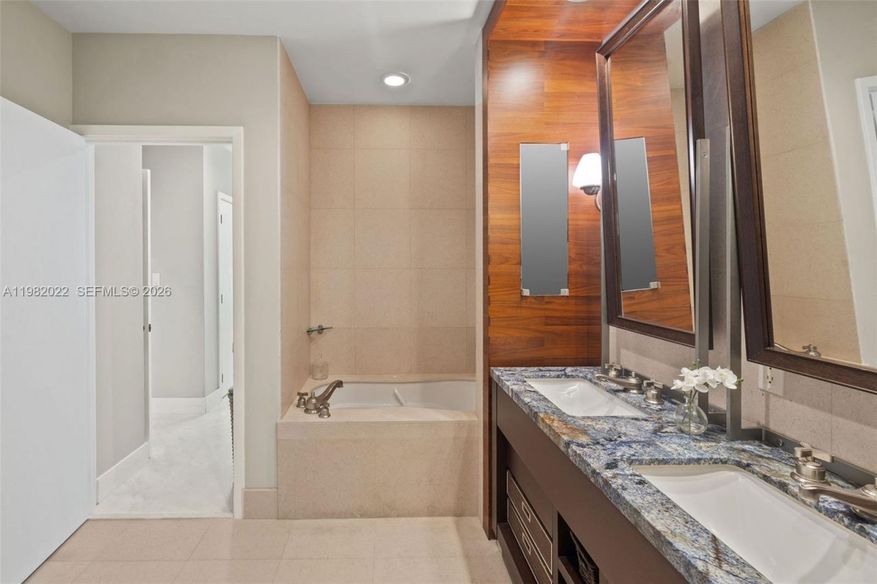 6799 Collins Ave , Unit 209, Miami Beach, FL 33141 Photo