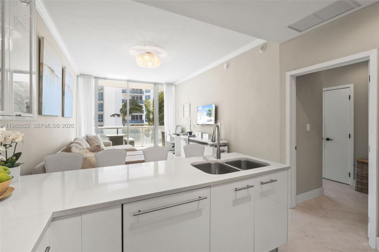 6799 Collins Ave , Unit 209, Miami Beach, FL 33141 Photo