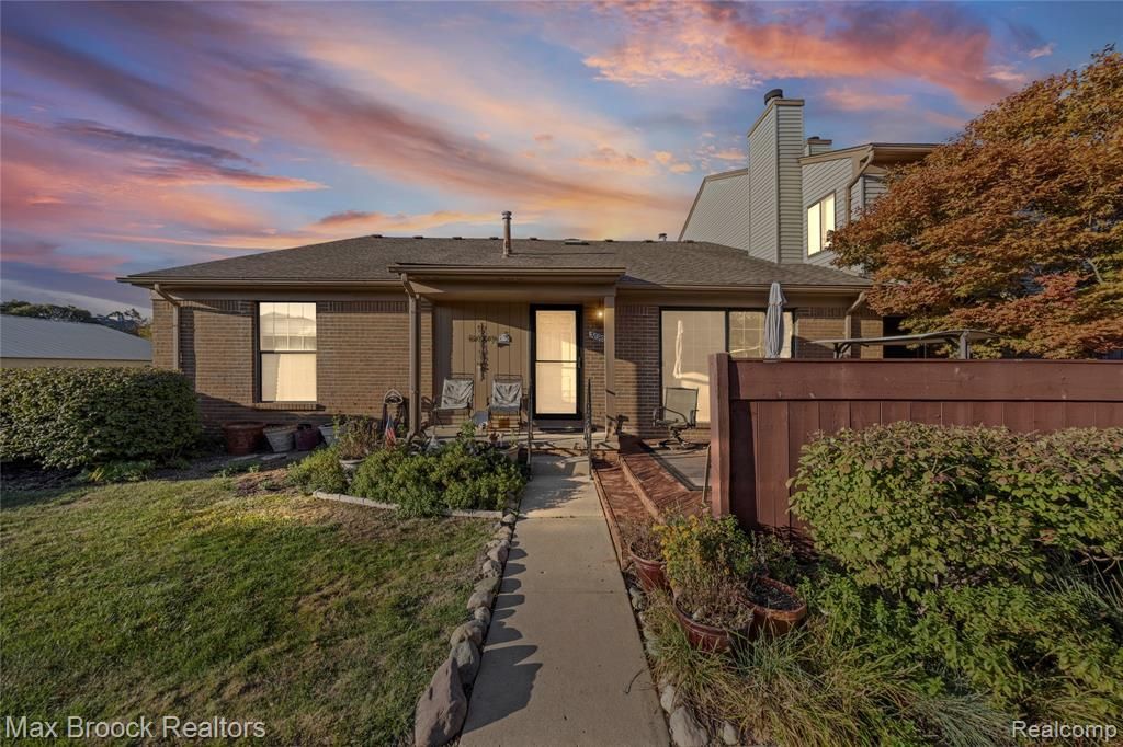 38903 Country Circle , Farmington Hills, MI 48331 Main Photo