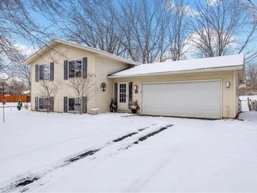 8556 Hiawatha Avenue, Eden Prairie, MN 55347