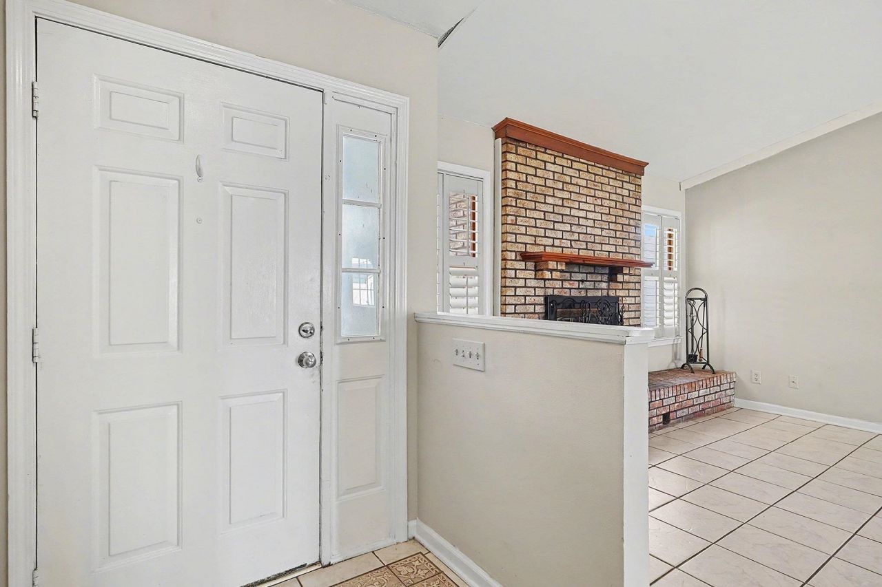 575 Circle Dr. Photo 6