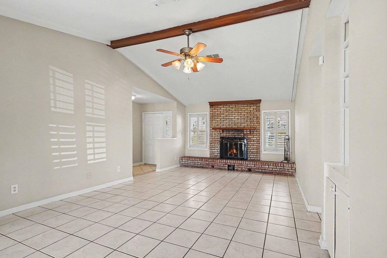 575 Circle Dr. Photo 7