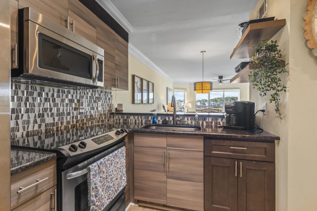 4560 Greenbriar Dr. Photo 13