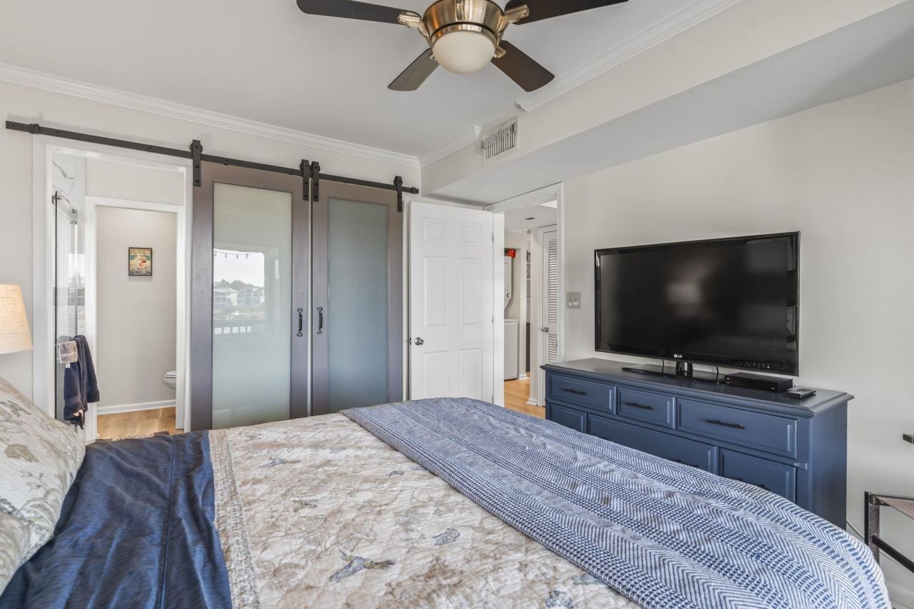 4560 Greenbriar Dr. Photo 22