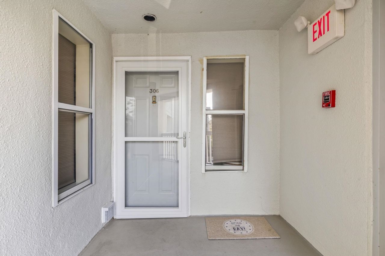 4560 Greenbriar Dr. Photo 33