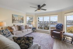 4560 Greenbriar Dr. photo 4