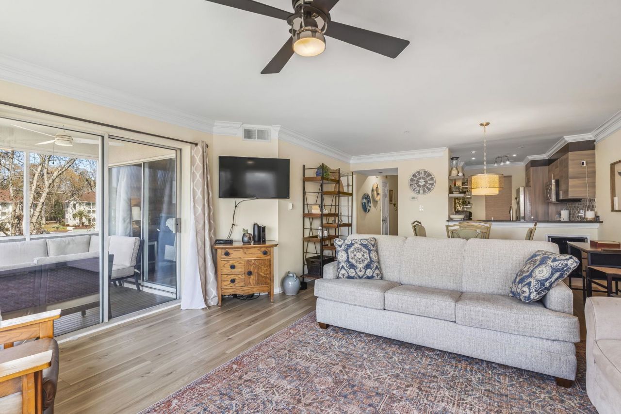 4560 Greenbriar Dr. Photo 6