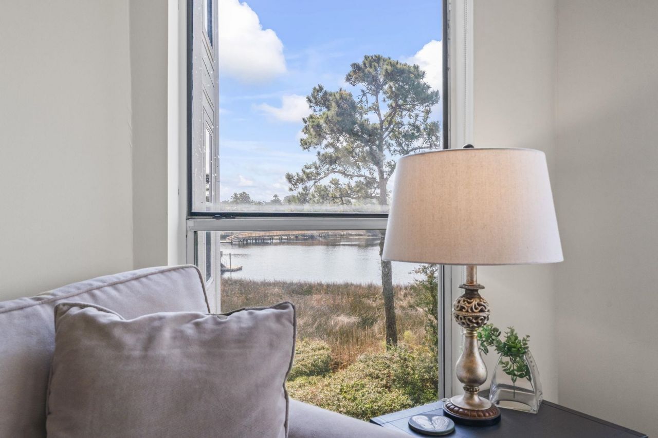 4560 Greenbriar Dr. Photo 8