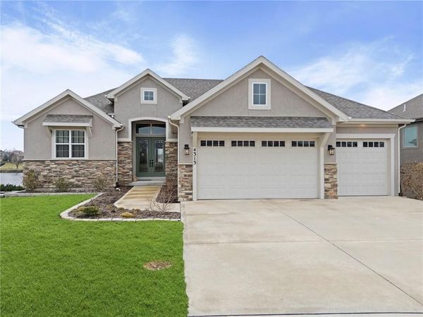 4313 Lakeshore Drive, Basehor, KS 66007