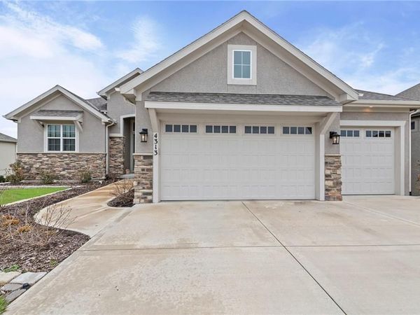 4313 Lakeshore Drive, Basehor, KS 66007