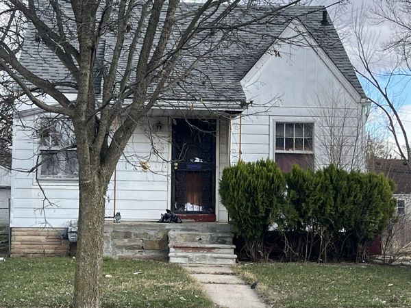 8666 Greenview Avenue, Detroit, MI 48228