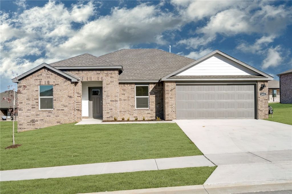 200 Ratliff Avenue, Pea Ridge, AR 72751 Main Photo