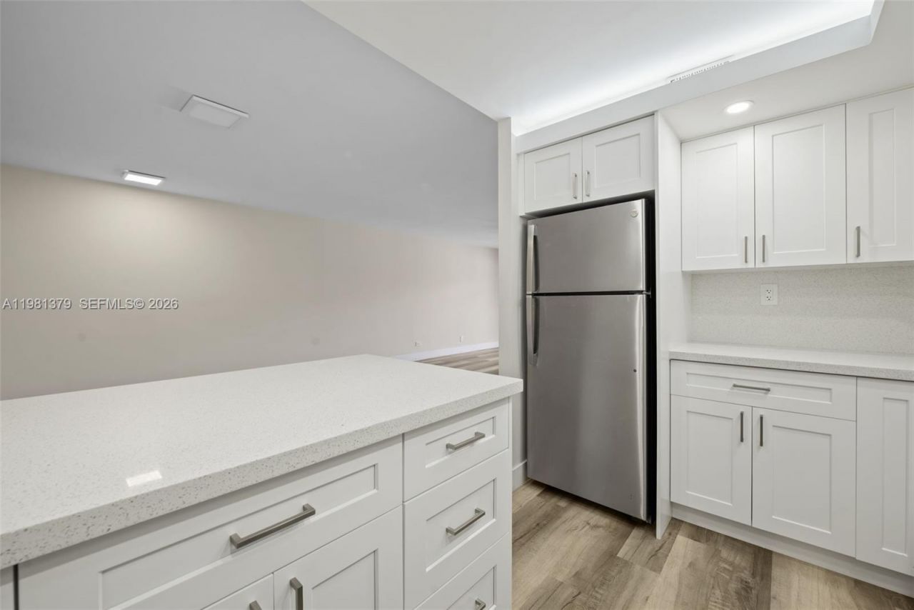 8107 SW 72nd Ave, Unit 410E, Miami, FL 33143 Photo