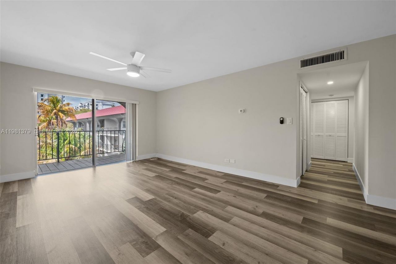 8107 SW 72nd Ave, Unit 410E, Miami, FL 33143 Photo
