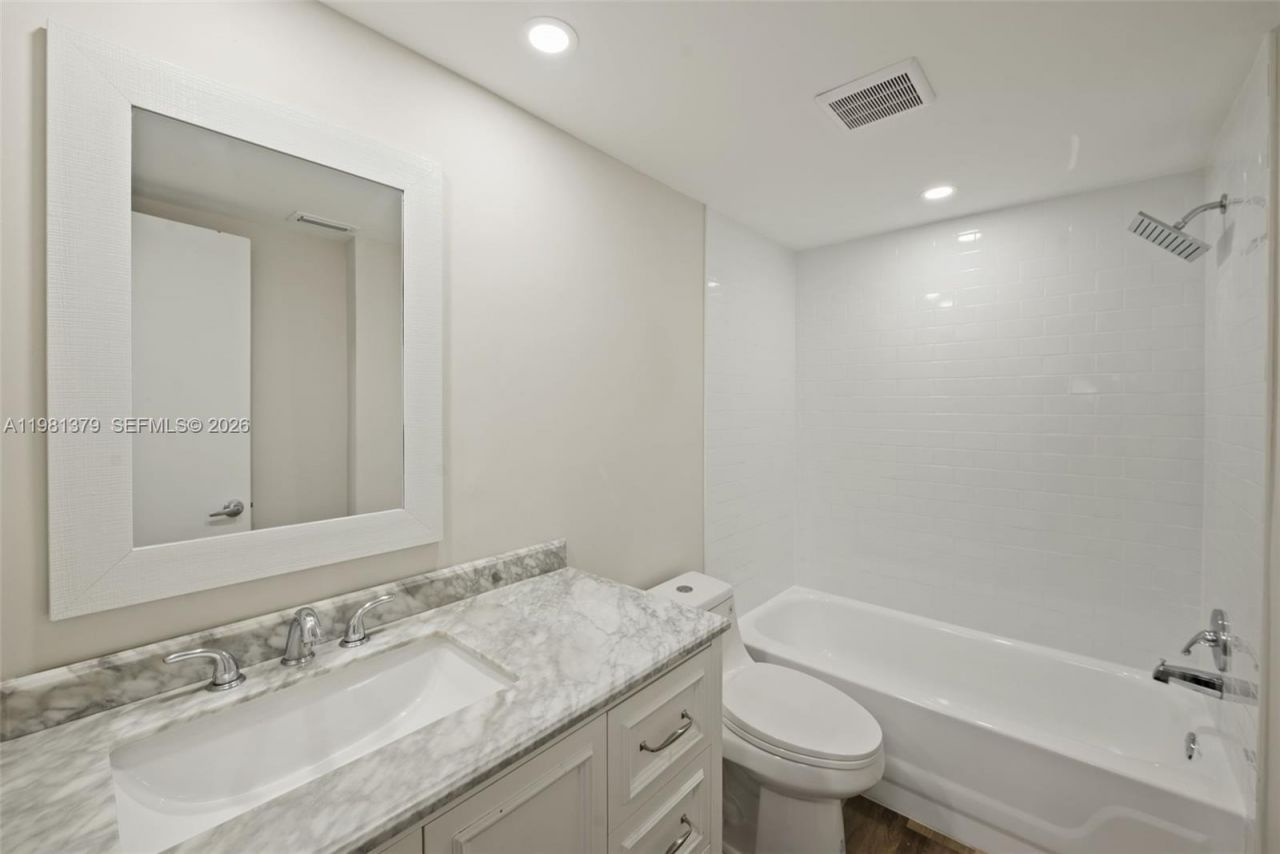 8107 SW 72nd Ave, Unit 410E, Miami, FL 33143 Photo