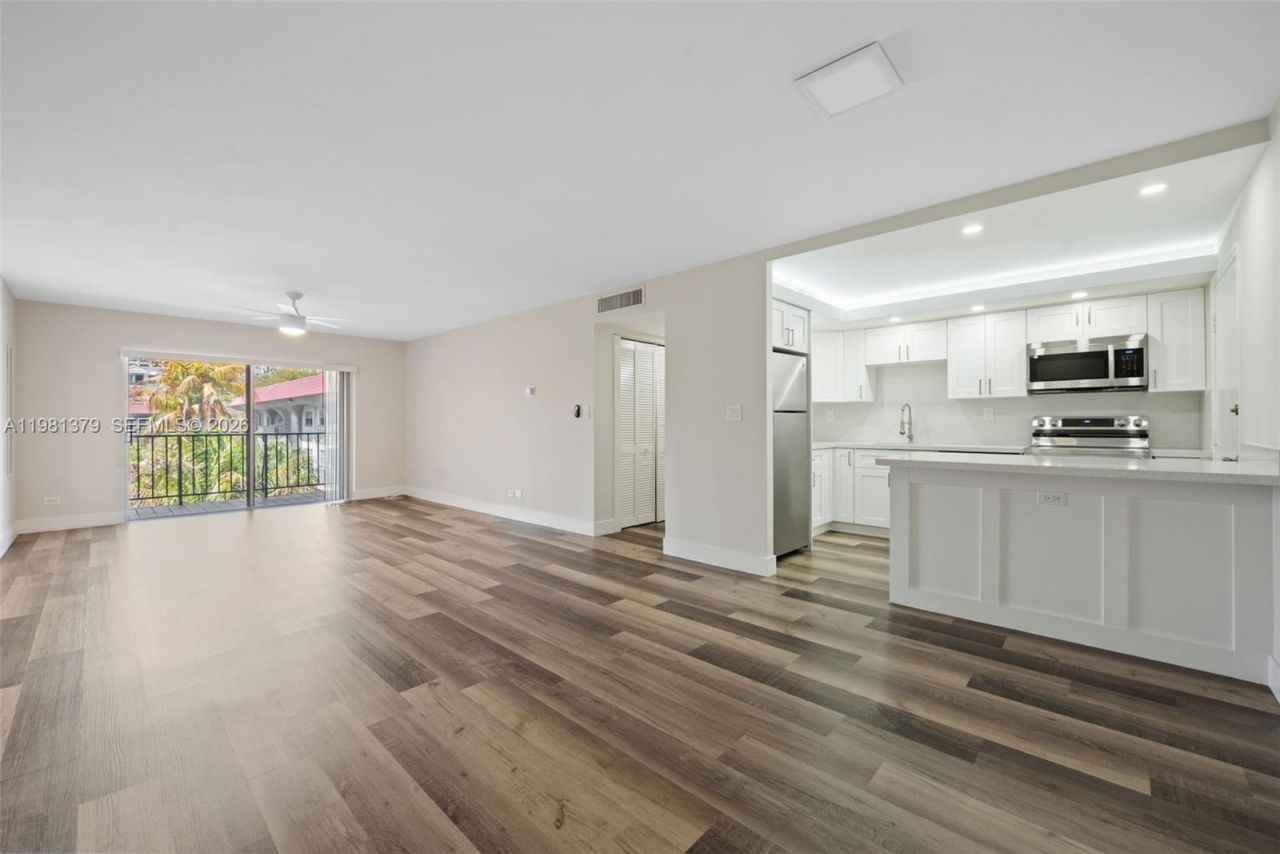 8107 SW 72nd Ave, Unit 410E, Miami, FL 33143 Photo