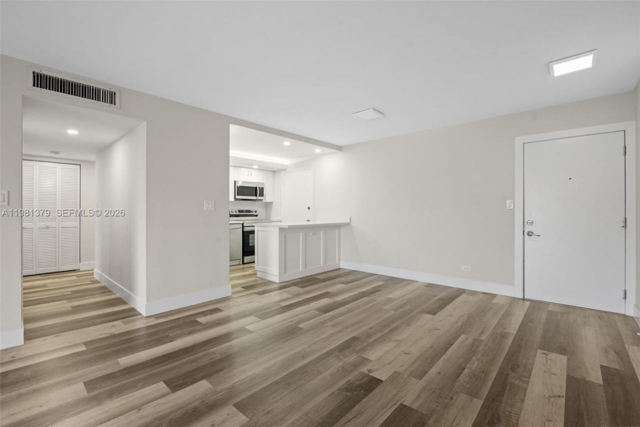 8107 SW 72nd Ave, Unit 410E, Miami, FL 33143 Photo