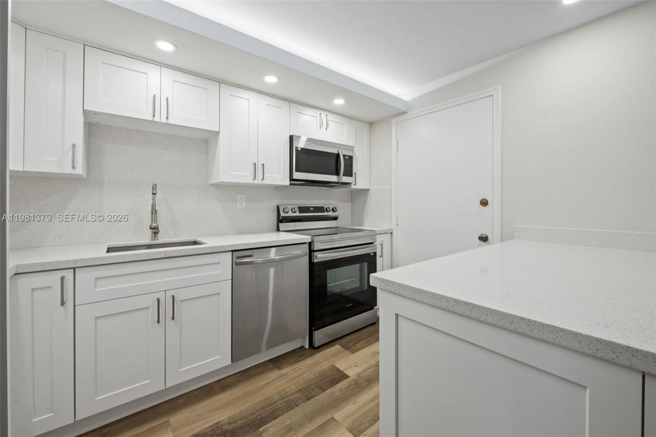 8107 SW 72nd Ave, Unit 410E, Miami, FL 33143 Photo