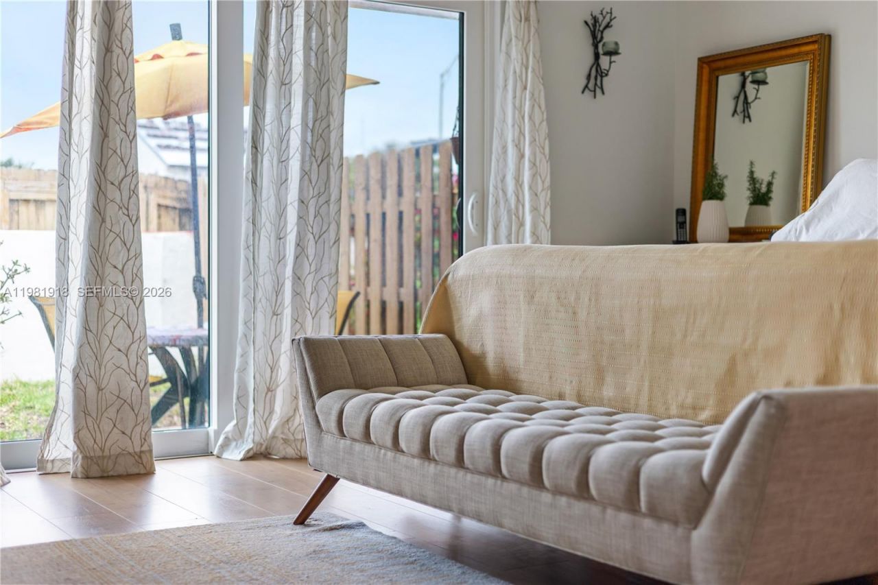 19994 NE 5th Ct, Unit 3C, Miami, FL 33179 Photo