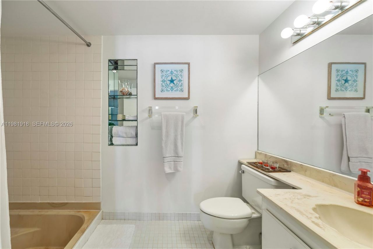 19994 NE 5th Ct, Unit 3C, Miami, FL 33179 Photo