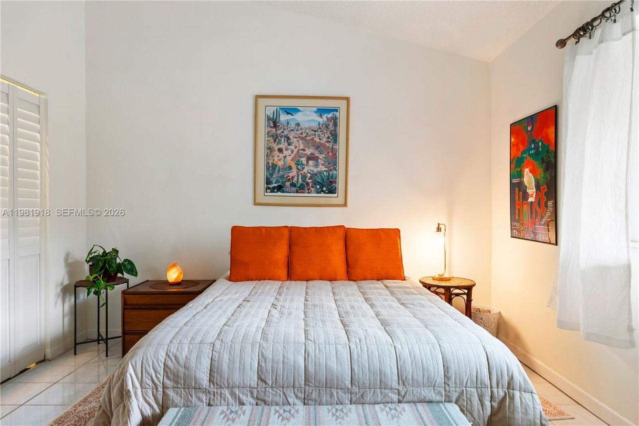 19994 NE 5th Ct, Unit 3C, Miami, FL 33179 Photo