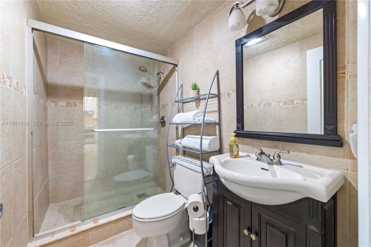 19994 NE 5th Ct, Unit 3C, Miami, FL 33179 Photo