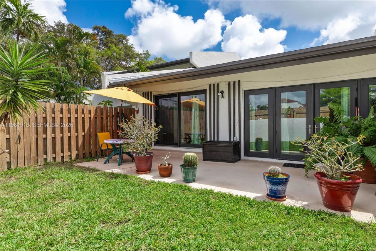 19994 NE 5th Ct, Unit 3C, Miami, FL 33179 Photo