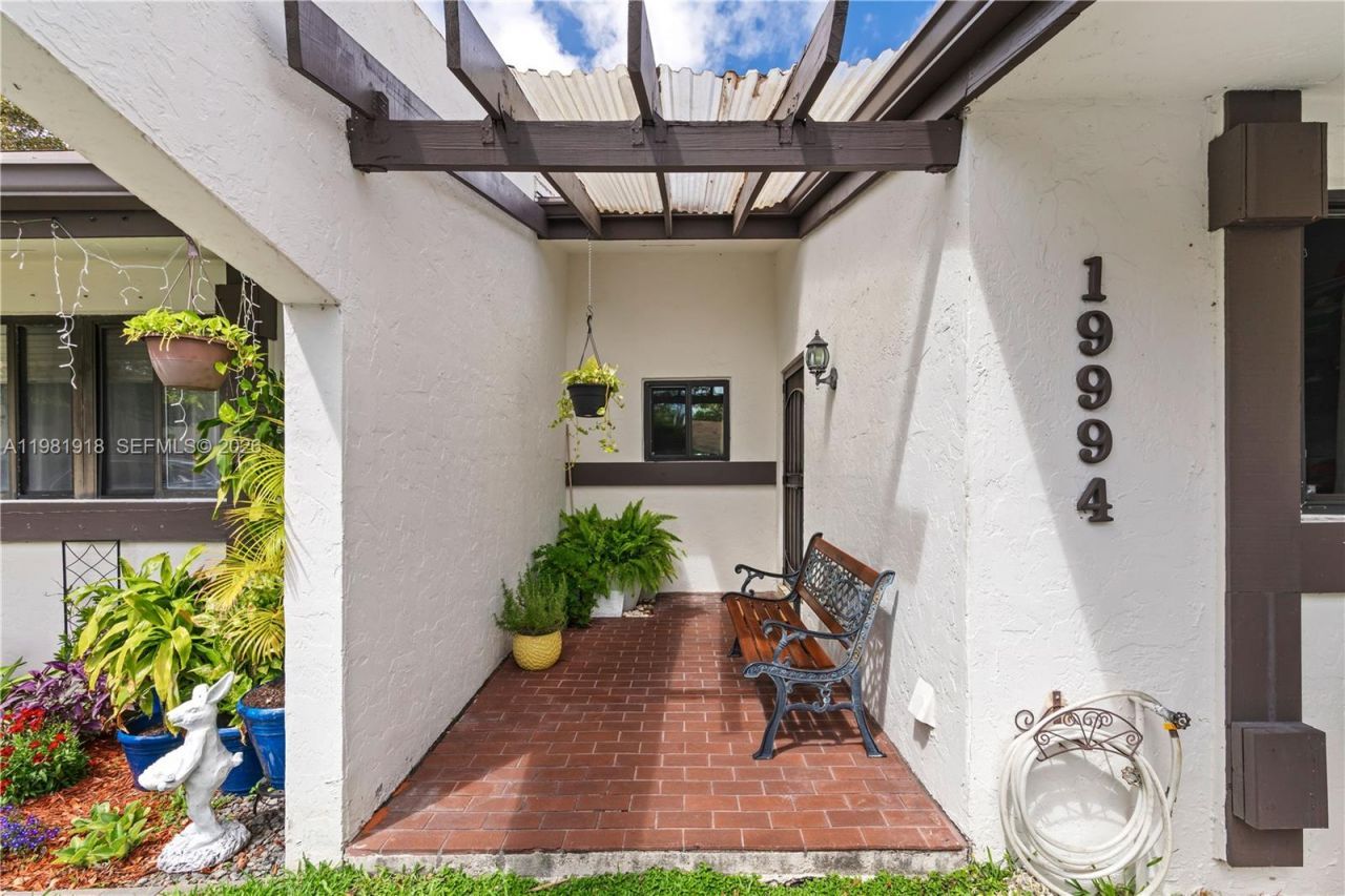 19994 NE 5th Ct, Unit 3C, Miami, FL 33179 Photo