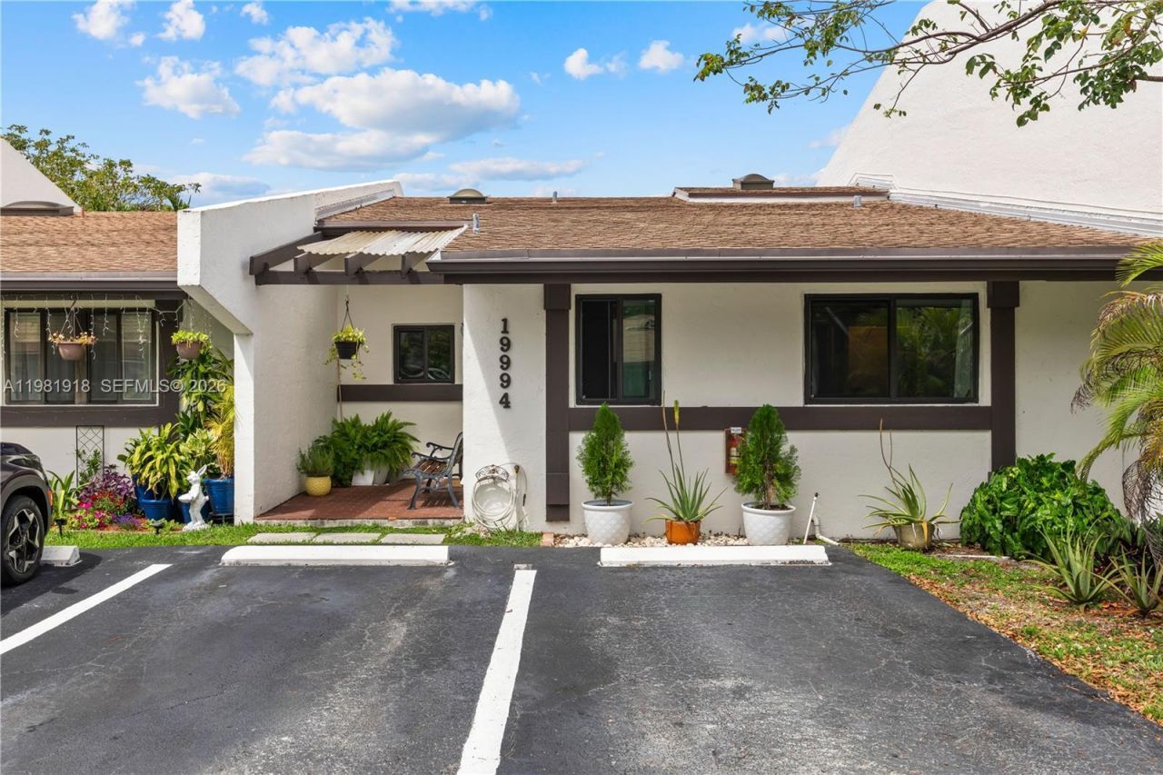 19994 NE 5th Ct, Unit 3C, Miami, FL 33179 Photo