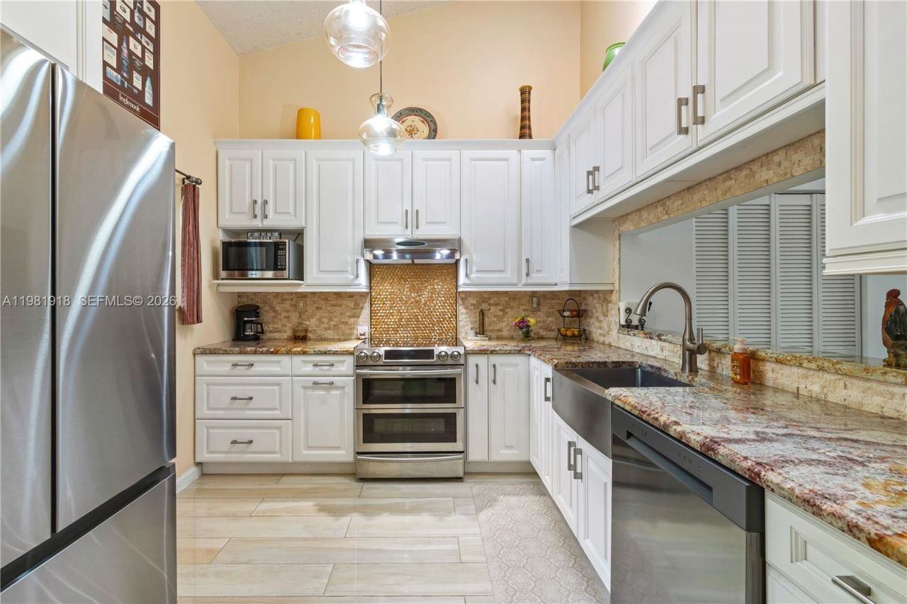 19994 NE 5th Ct, Unit 3C, Miami, FL 33179 Photo